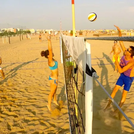 Апартаменти Getaway One Bedroom Flat With Ac